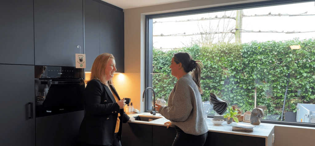 Stel je het volgende voor. Je zit met een kop koffie aan een tafel, vol enthousiasme te vertellen over jouw product of dienst.